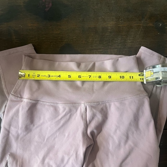 ALO Coast Capri high waist leggings mauve size medium - Picture 9 of 11